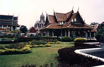 Bangkok: Wat Rachanada and Loha Prasat, near Khao San Road