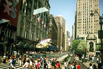 NYC_New_York_Macys_The_World's_largest_store.jpg