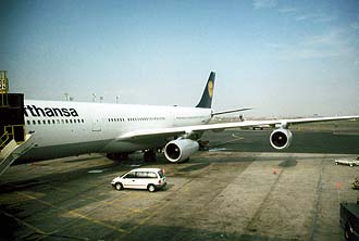 NYC_New_York_Newark_Airport_EWR_Lufthansa_Airbus_A340-300.jpg