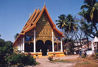 Wat Ongtu - it houses one of the biggest buddhas in Vientiane