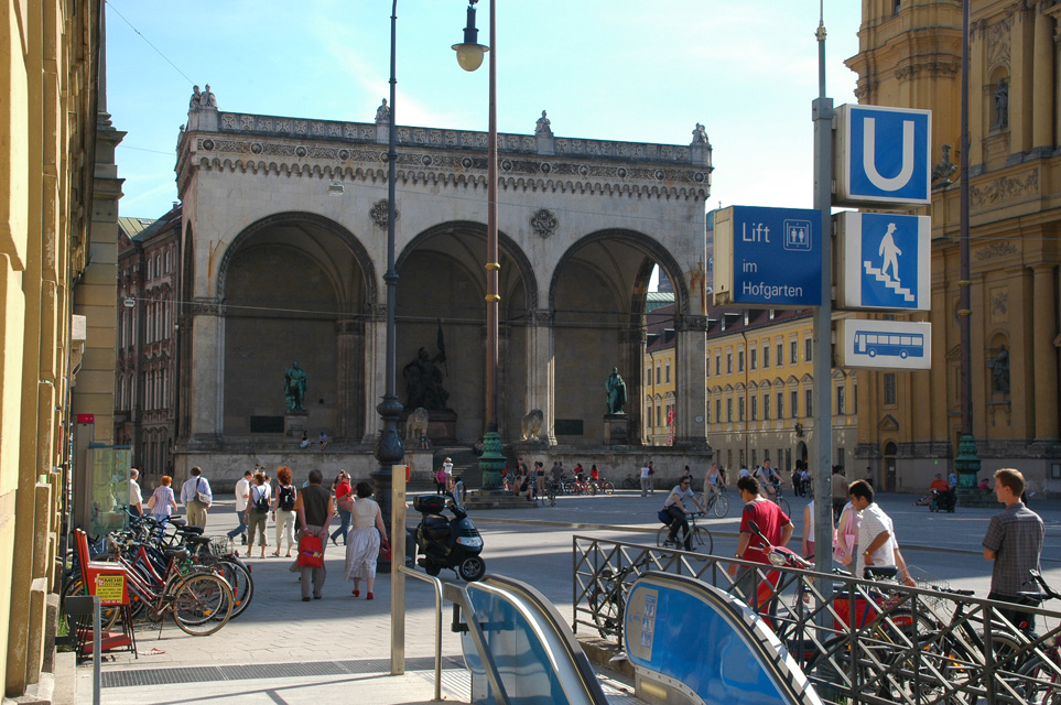 MUC Munich - underground station near the Feldherrenhalle and Theatinerkirche St Kajetan church 3008x2000