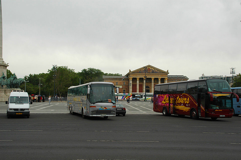 BUD Budapest - Heroes Square with Museum of fine Arts with Tourist buses 3008x2000