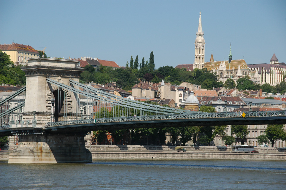 BUD Budapest - Chain Bridge (Szechenyi lanchid) with Castle Hill 06 3008x2000