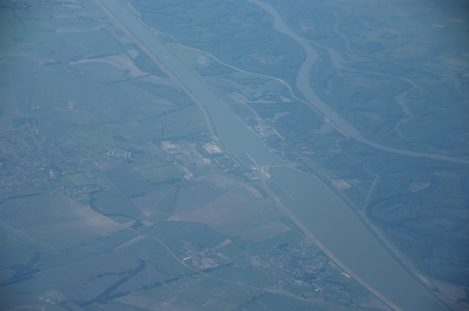 BUD Hungary - danube lock from aircraft 3008x2000