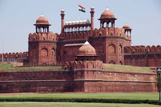 DEL Delhi - Red Fort Lahore Gate with Indian flag 3008x2000