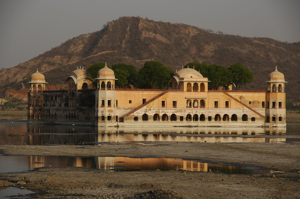 JAI Jaipur - Amber water Palace in lake 3008x2000