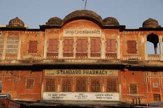 JAI Jaipur - typical dusky-pink architecture on Kishanpol Bazaar street 3008x2000