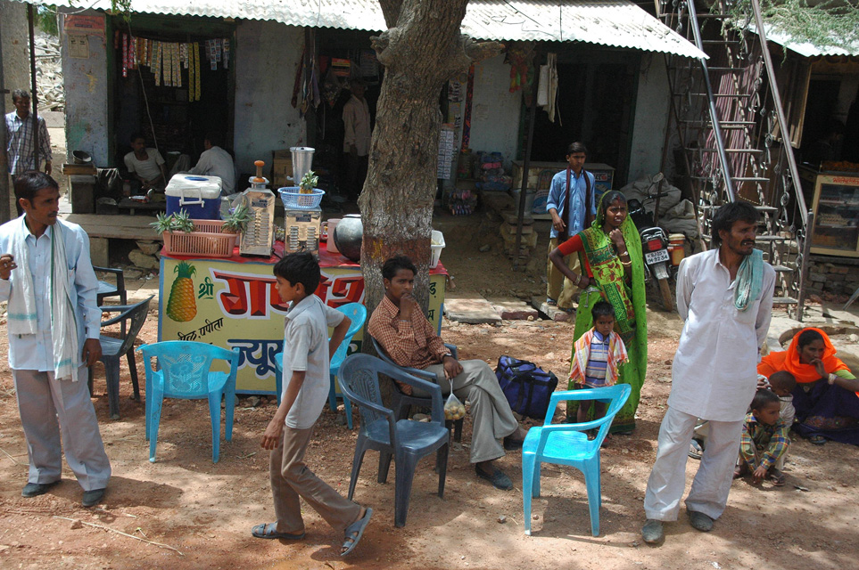 JAI - pineapple juice stall on the road from Ranthambore National Park to Karauli 3008x2000