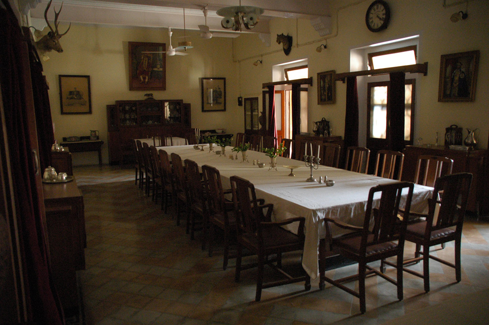 JAI Karauli in Rajasthan - Hotel Bhanwar Vilas Palace dinner table 3008x2000