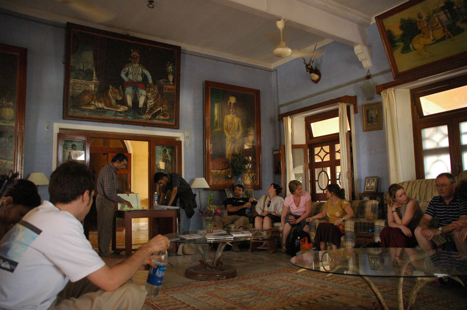 JAI Karauli in Rajasthan - Hotel Bhanwar Vilas Palace main entrance hall with paintings 3008x2000