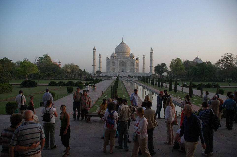 AGR Agra - Taj Mahal panorama with Tourists before sunrise 3008x2000