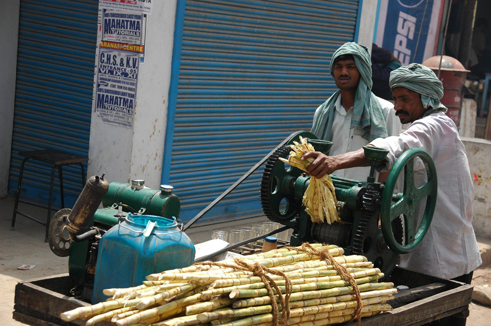 VNS Varanasi or Benares - men preparing sgar-cane juice 3008x2000