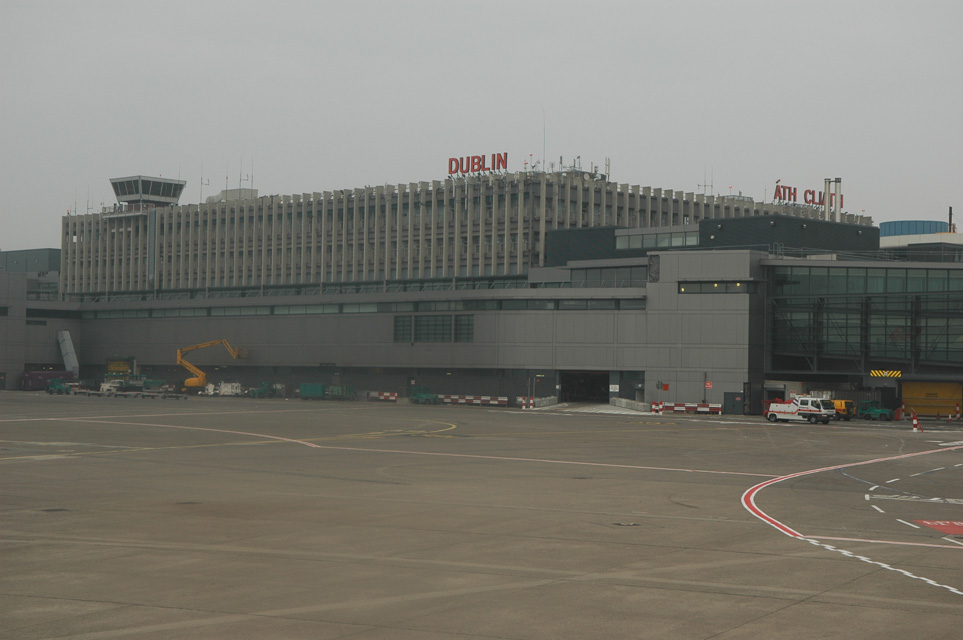 DUB Dublin Airport - Terminal building 3008x2000