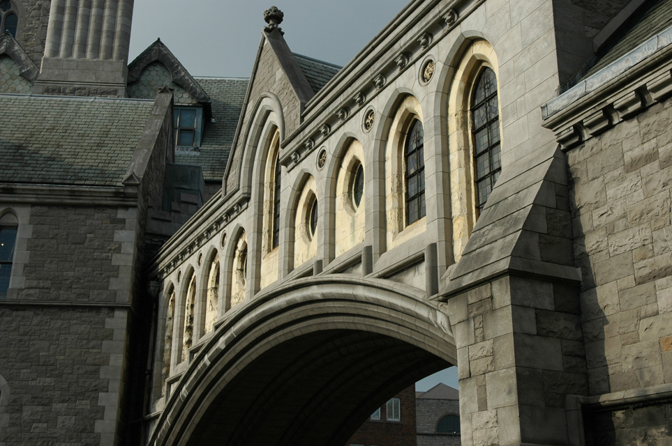 DUB Dublin - link bridge between Christ Church Cathedral and Dublinia 02 3008x2000