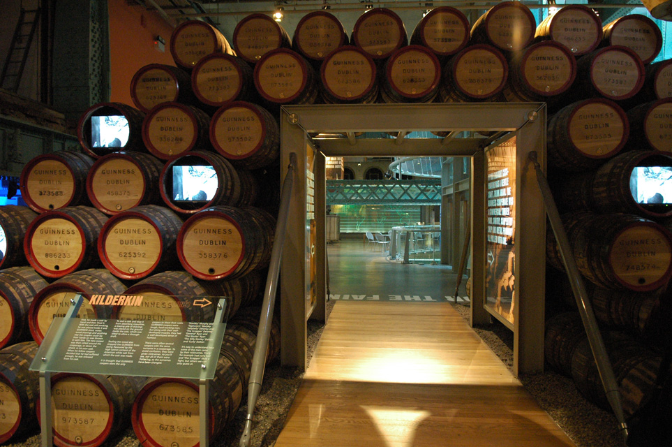 DUB Dublin - Guinness Storehouse and Brewery museum - casks 3008x2000