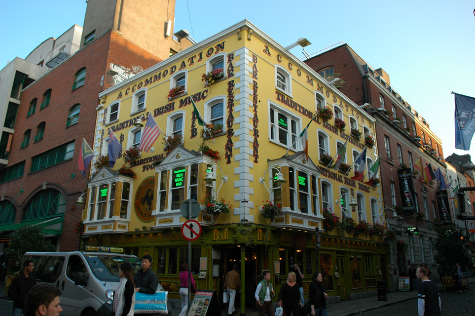 DUB Dublin - The Oliver St John Cogart Bar on Temple Bar 3008x2000