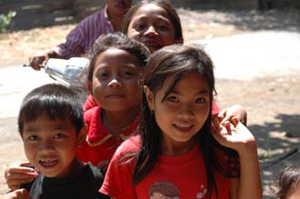 AMI Lombok Masbagik Timur pottery village happy smiling kids with red T-shirts 3 3008x2000