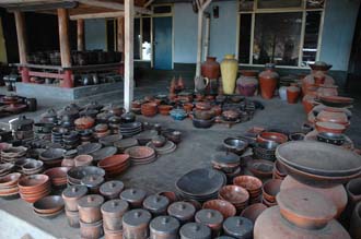 AMI Lombok Masbagik Timur pottery village shop with pottery products 1 3008x2000