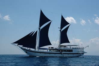 AMI Lombok Ombak Putih sailing ship from sea 3 3008x2000