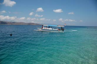 AMI Lombok Ombak Putih sailing ship small boat on Gili Nanggu Island beach 3008x2000