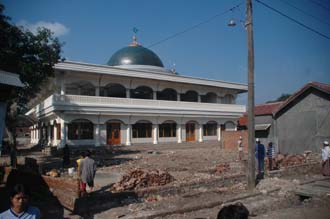 AMI Lombok new mosque with building of perimeter walls 3008x2000