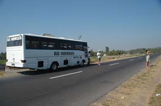 AMI Lombok tourist bus with foto-stop on the road from Labuhan Lombok to Masbagik Timur pottery village 3008x2000