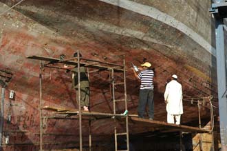 DXB Dubai Al-Jaddaf dhow building yard - dhow repair in the dry-dock 02 3008x2000