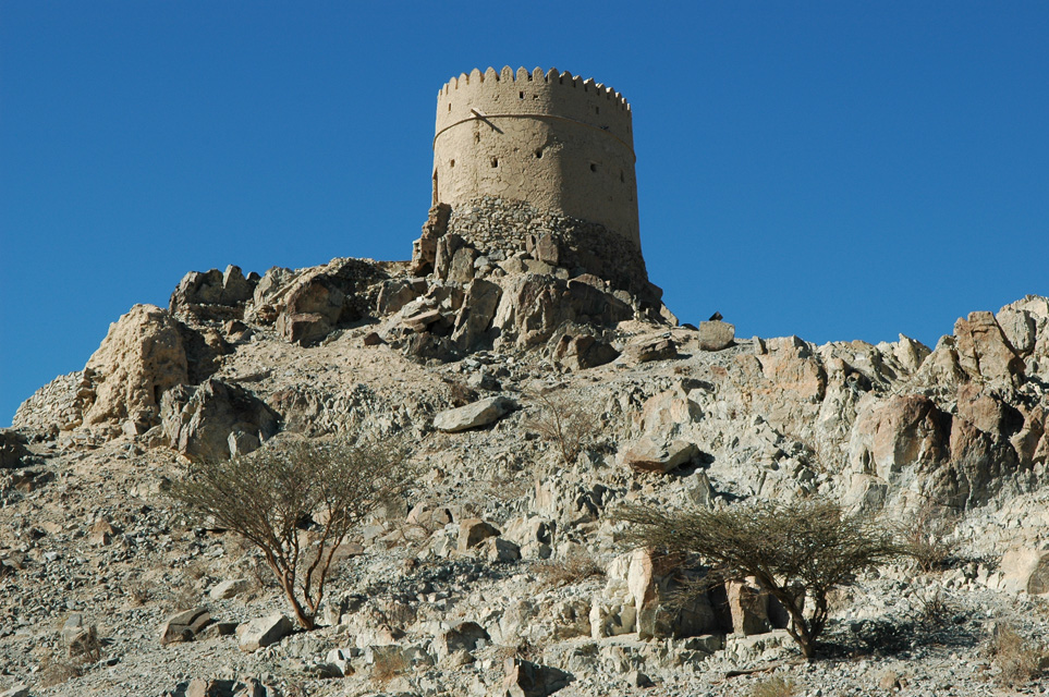 DXB Hatta - watchtower in central Hatta 3008x2000