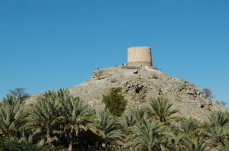 DXB Hatta - watchtower in central Hatta with palm trees 02 3008x2000