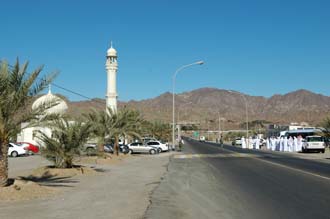 DXB Hatta - white mosque west of the access road to Hatta Town with group of men 3008x2000